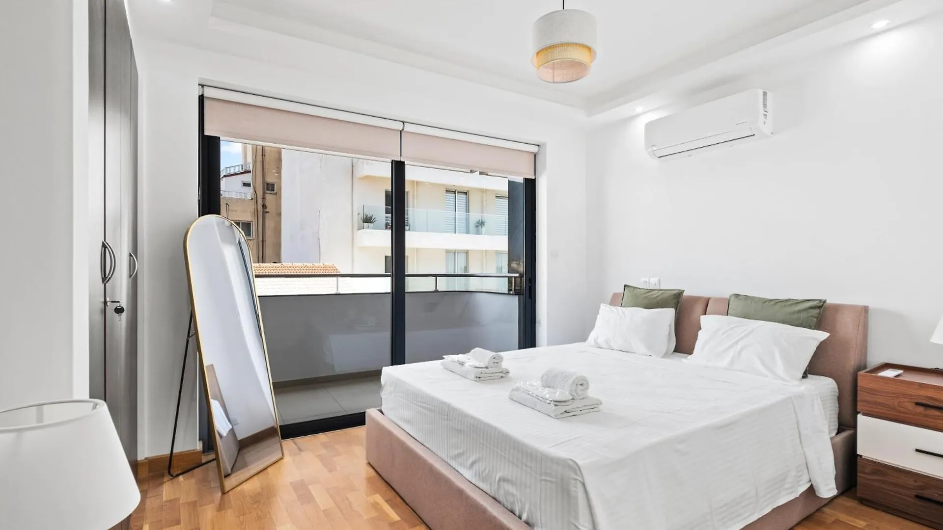Downtown Finikoudes Beach Apartment Lárnaka