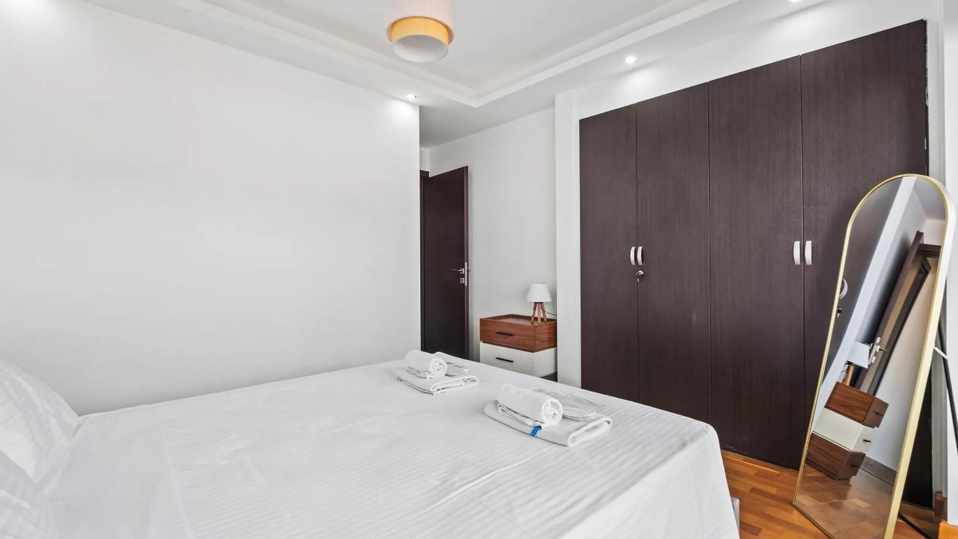 Downtown Finikoudes Beach Apartment Lárnaka Ciprus