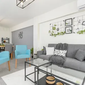 2-br By Finikoudes Apartament